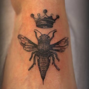 Black Orbit Ink - Foot bee and crown - Tattoo Near Me - Edinburgh, EDH