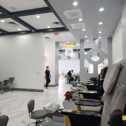 The decor and layout of the salon is wonderful. I don't think I've been this relaxed in a nail salon in a very long time. The decor and layout of the salon is wonderful. I don't think I've been this relaxed in a nail salon in a very long time.