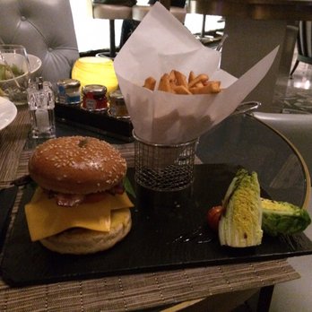 Hilton Paris Opera - Cheeseburger and French fries - Hotels Near Me - Paris, 75