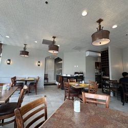 La Famiglia Pizzeria & Restaurant