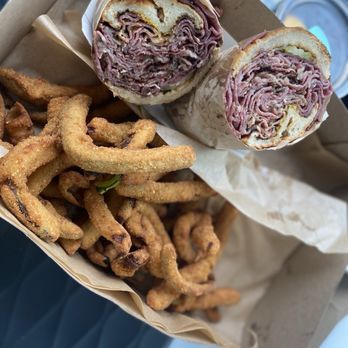 Everest Burgers - Burgers Near Me - Glendale, California