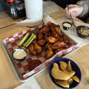 Famous Dave's Bar-B-Que - Wings - Comfort Food Near Me - Sandusky, Ohio