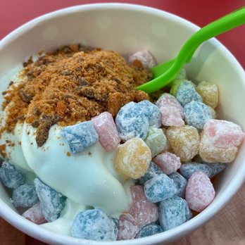 Twist It Top It - Frozen yogurt mochi and crumbled peanut cups - Ice Cream & Frozen Yogurt Near Me - Howard Beach, New York
