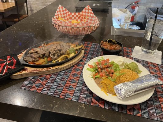 Uno Más Street Tacos + Spirits by null