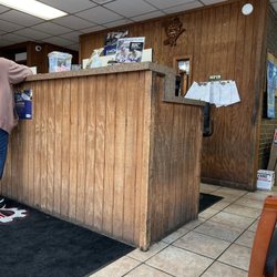 Uvalde Muffler Brake & Alignment - Counter area
