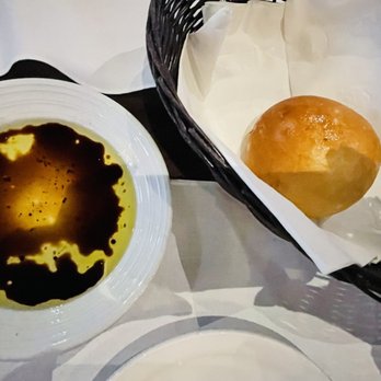 Del Friscos - Balsamic and olive oil dippings - Italian Near Me - Dollard-des-Ormeaux, Quebec