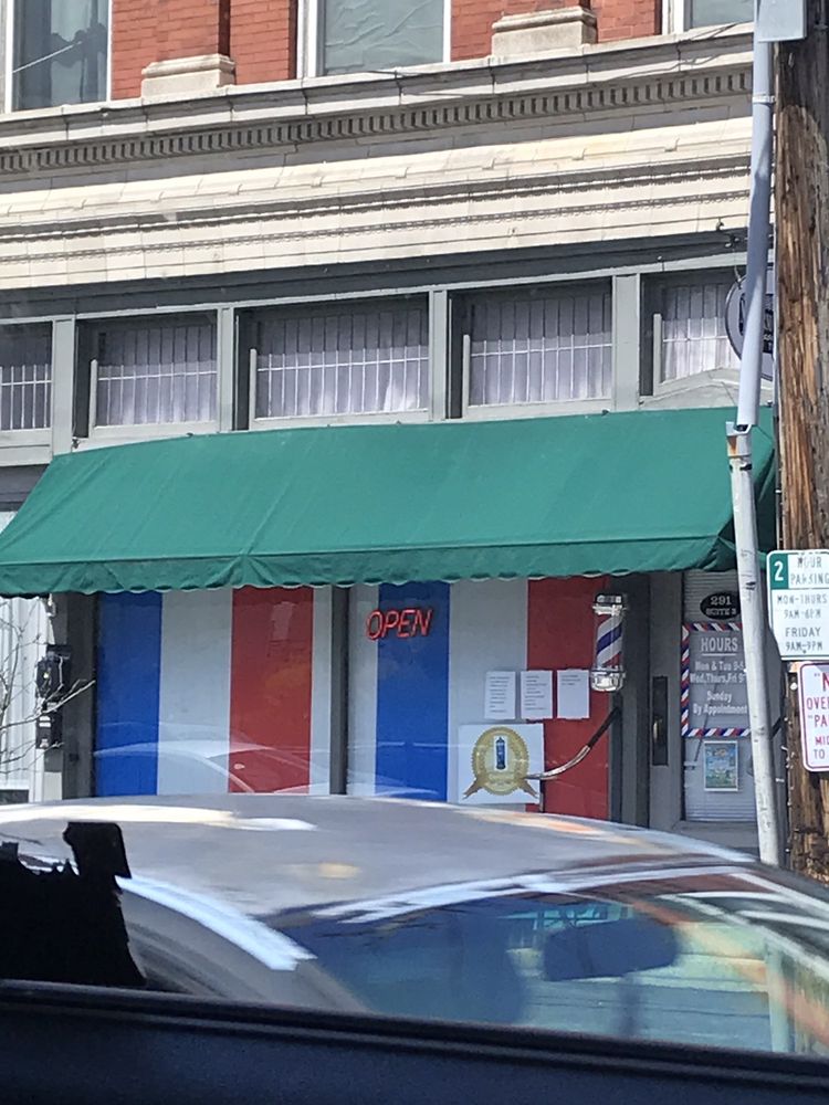 Moderno Barbershop Logo