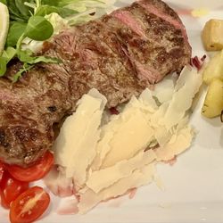 Rienzbräu - Angussteak mit Kartoffeln und Grillhemüse