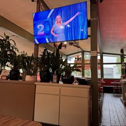 Tommy's Cafe - They have silent giant TV.