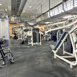 Dirty gym , smells bad Dirty gym , smells bad