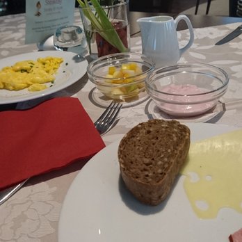 Hotel Glutschaufel - Breakfast. - Hotels Near Me - Eschenbach, BY