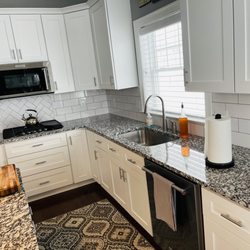 Cutting Edge Carpentry - Backsplash installation