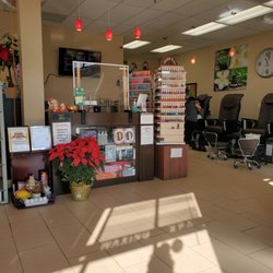 Image Beauty Salon - Over to the right is where you sit and relax in the massage chair and soak your feet for the pedicure..great setup!
