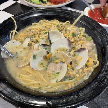 Piccolino - Clams linguine - Italian Near Me - Santa Fe, New Mexico Piccolino - Clams linguine - Italian Near Me - Santa Fe, New Mexico