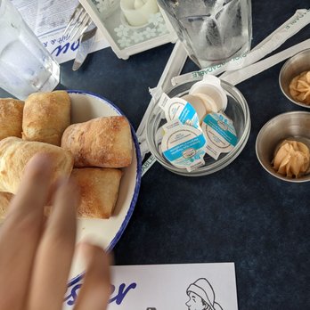 Sou'Wester Gift & Restaurant - Free bread appy - Arts & Crafts Near Me - Peggy's Cove, Nova Scotia