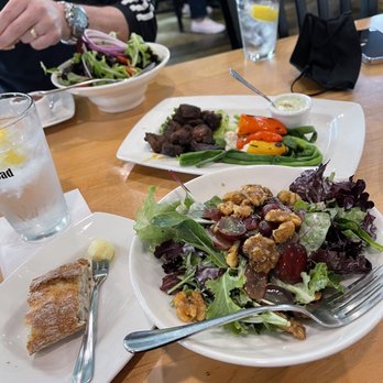 Fork in The Road - House salad, black and bleu tips - American Near Me - Mukwonago, Wisconsin Fork in The Road - House salad, black and bleu tips - American Near Me - Mukwonago, Wisconsin