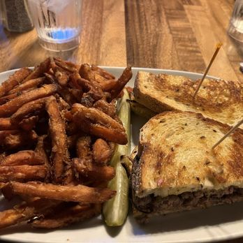 Tradewinds Cafe & Bar - Patty Melt w/ Sweet Potato Fries - Breakfast & Brunch Near Me - Oxnard, California