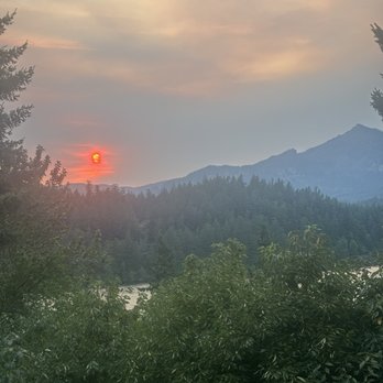 Thunder Island Brewing - Sunset - Breweries Near Me - Cascade Locks, Oregon Thunder Island Brewing - Sunset - Breweries Near Me - Cascade Locks, Oregon