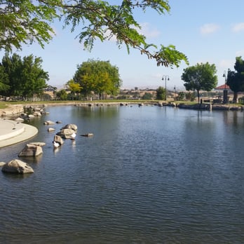 Barney Schwartz Park - Pond at barney - Stadiums & Arenas Near Me - Paso Robles, California