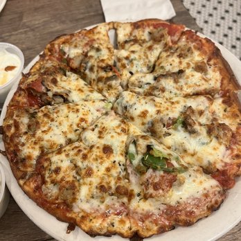 Fox Ridge Pizza Bar and Grill - Small 9" inch pizza -- was delicious! - Pizza Near Me - Memphis, Tennessee