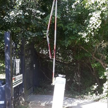 Von Paris Moving & Storage - The resulting damage to the gate. - Movers Near Me - Savage, Maryland