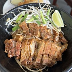 Unchai Thai Restaurant - Moo Grob Pad Thai