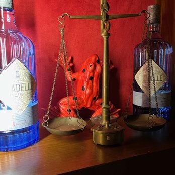 Red Frog - Speakeasies Near Me - Lisbon, 11