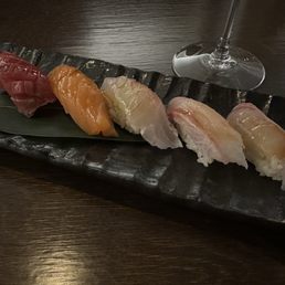 CHEF'S CHOICE NIGIRI SAMPLER (5pc)
