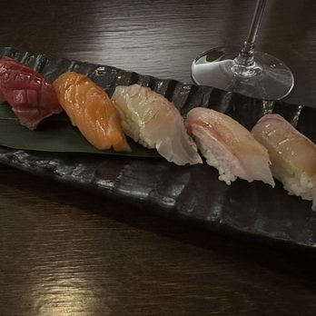Edoko Omakase - CHEF'S CHOICE NIGIRI SAMPLER (5pc) - Sushi Bars Near Me - Irving, Texas