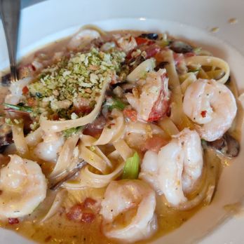 M Italian - Lobster and Shrimp Fettuccine - Diners Near Me - Chagrin Falls, Ohio