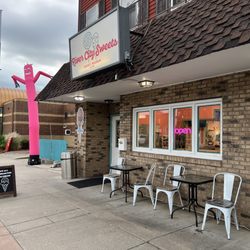 River City Sweets - Outside