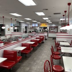 In-N-Out Burger - Clean and well-illuminated inside this In-N-Out, but where are the customers?!