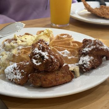 Griddlecakes - Fried Chicken and Waffle - New American Near Me - Las Vegas, Nevada Griddlecakes - Fried Chicken and Waffle - New American Near Me - Las Vegas, Nevada