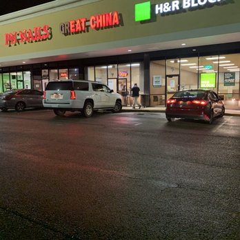 Great China - cars parked in front of a chinese restaurant - Chinese Near Me - Dothan, Alabama Great China - cars parked in front of a chinese restaurant - Chinese Near Me - Dothan, Alabama