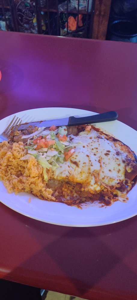 Vela's Restaurant & Lounge