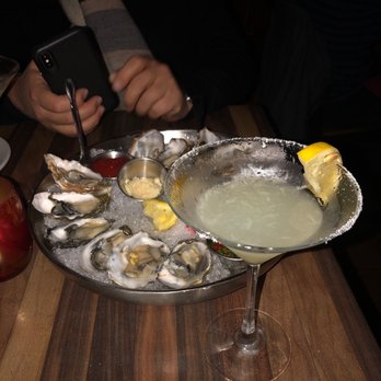 Rock'N Fish - Starting with oysters!! Yummmm - Seafood Near Me - Manhattan Beach, California