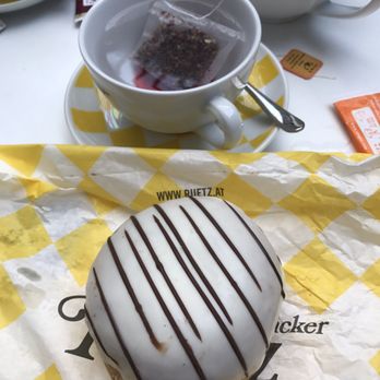 Der Bäcker Ruetz - Donut with tea - Bakeries Near Me - Innsbruck, 7