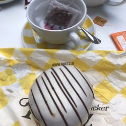 Der Bäcker Ruetz - Donut with tea