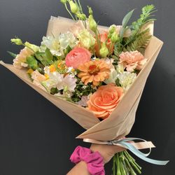 TG Floristry - Beautiful standard size bouquet.