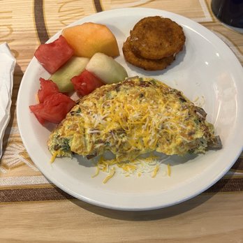 Rock & Brews - Omelette from the station in the buffet - American Near Me - Corning, California