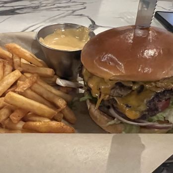 Sesh - Double smash cheeseburger, extra crispy fries, and side of beer cheese. Delicious!!! - Breweries Near Me - St. Petersburg, Florida