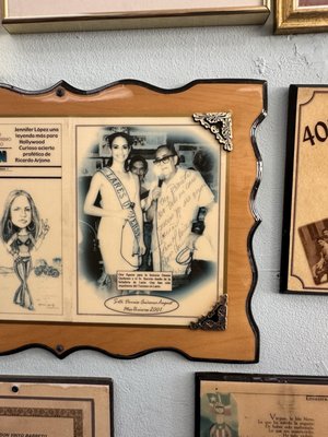 Heladería Lares by null