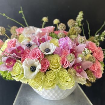 Anna's Secret Garden - Such a beautiful arrangement for a reasonable price! - Florists Near Me - Studio City, California Anna's Secret Garden - Such a beautiful arrangement for a reasonable price! - Florists Near Me - Studio City, California