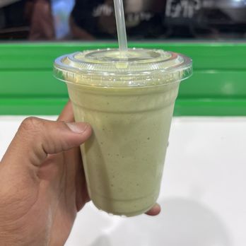 Empanada Mama - Avocado Shake, not sweet, taste like a creamy shake with a plain flavor, it's hard to taste avocado since it's mixed with milk - Empanadas Near Me - New York, New York