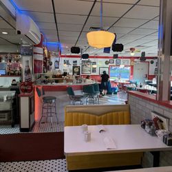 Harry's Diner - Inside