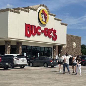 Buc-ee's - Outside - Gas Stations Near Me - Baytown, Texas