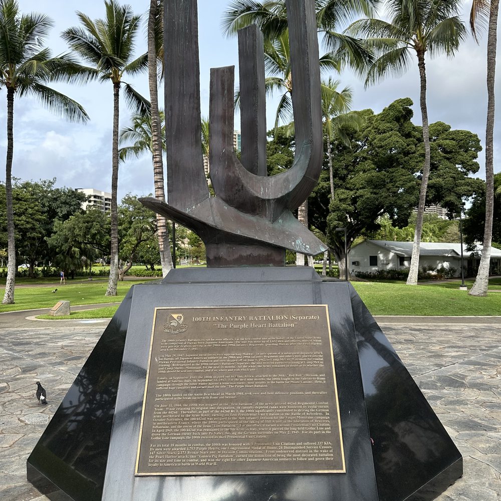 Brothers in Valor Memorial - central memorial piece - Landmarks & Historical Buildings Near Me - Honolulu, Hawaii Brothers in Valor Memorial - central memorial piece - Landmarks & Historical Buildings Near Me - Honolulu, Hawaii