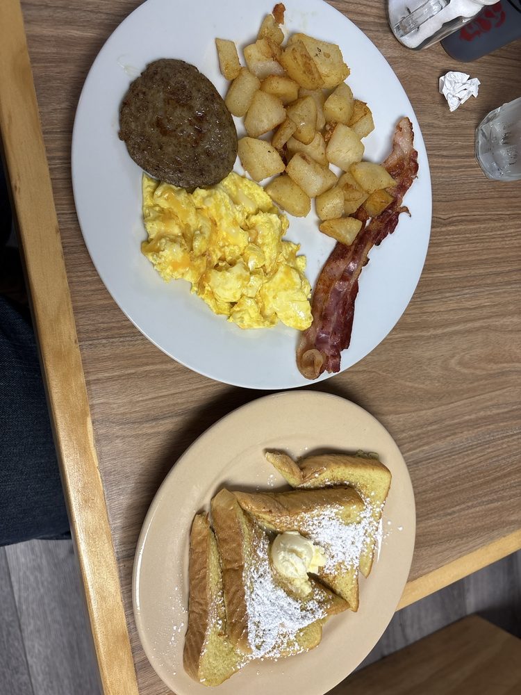 Country Scrambled Cafe Logo