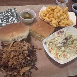 PB&J's BBQ - Longhorn sandwich and sides