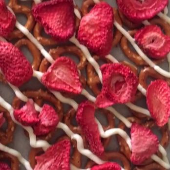 Heavenly Yummy - Heavenly delicious Plain pretzels with white chocolate and dry strawberries - Gift Shops Near Me Heavenly Yummy - Heavenly delicious Plain pretzels with white chocolate and dry strawberries - Gift Shops Near Me